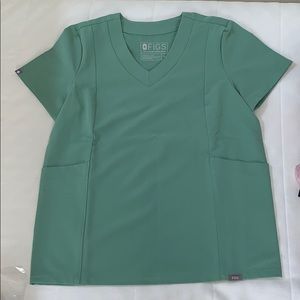 FIGS SCRUB TOP